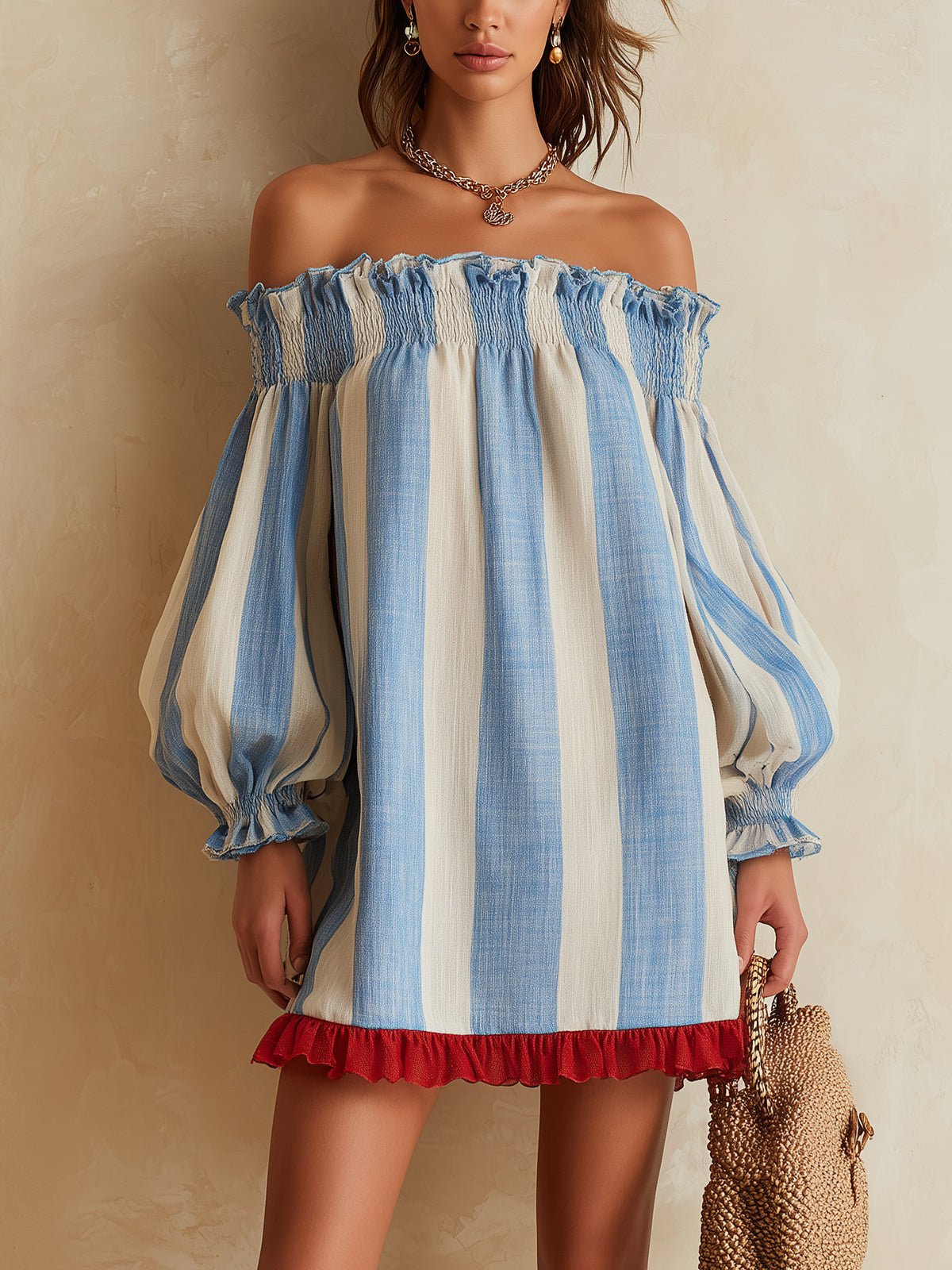 Ondine | Robe courte rayée bleue et blanche à épaules dénudées et ourlet contrastant