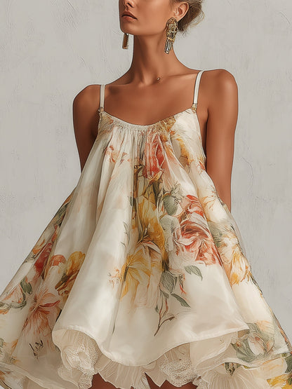 Blanche | Robe mini trapèze en organza fleuri beige à bordure en dentelle