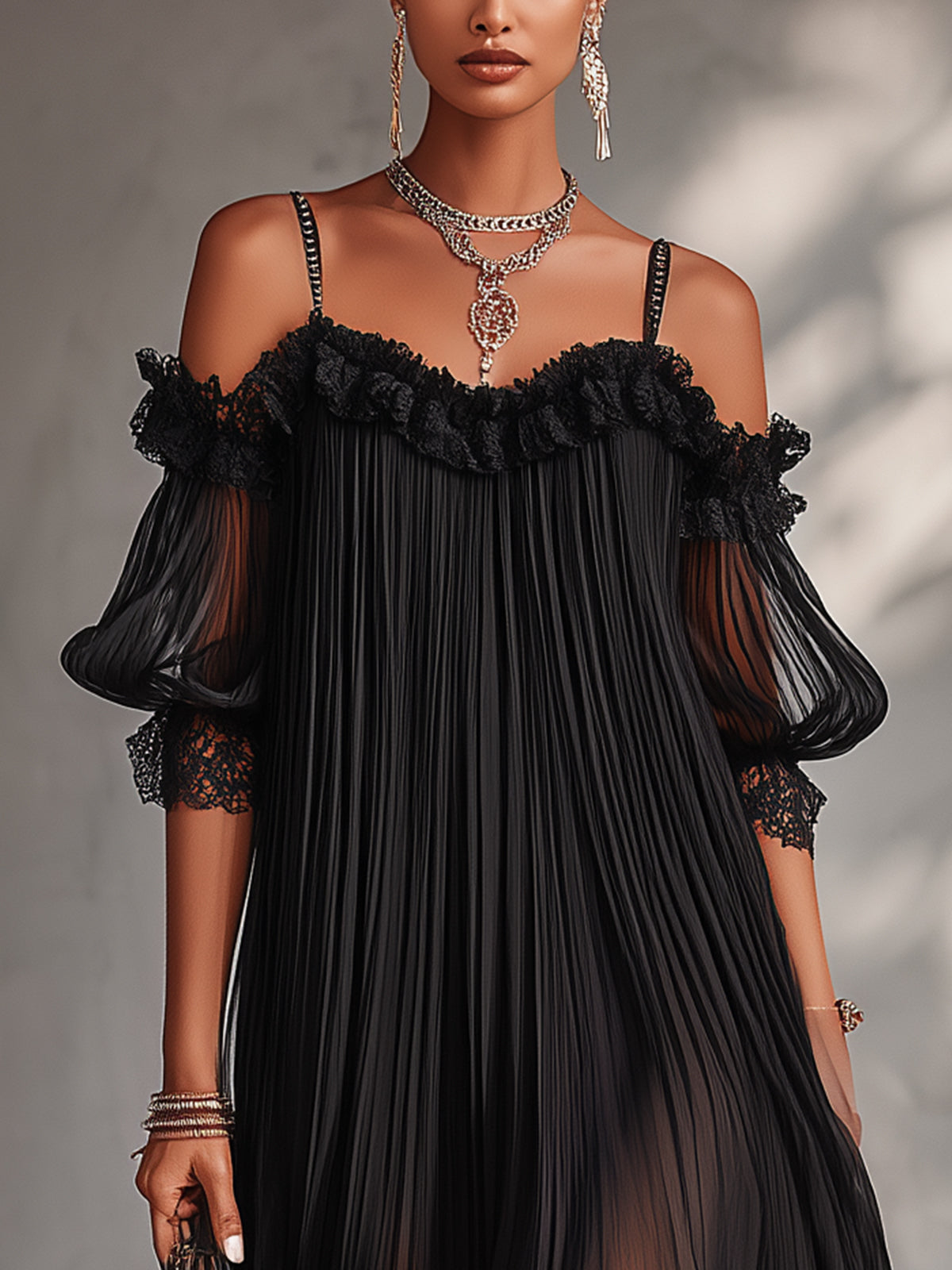 Camille | Robe courte en mousseline noire à épaules dénudées et bordure en dentelle