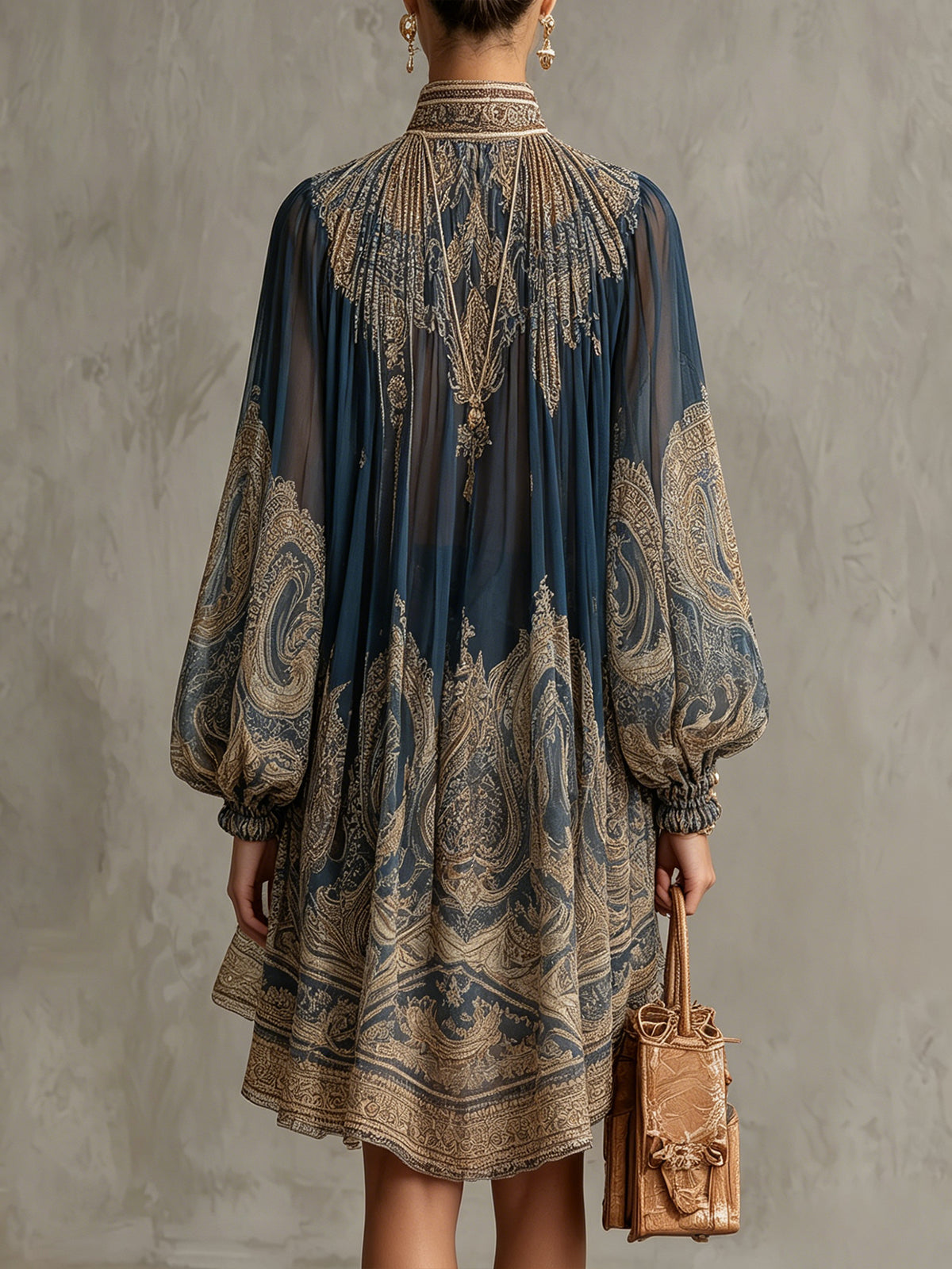Bérénice | Robe Mini Asymétrique en Mousseline Imprimé Baroque Bleu Marine et Col Montant