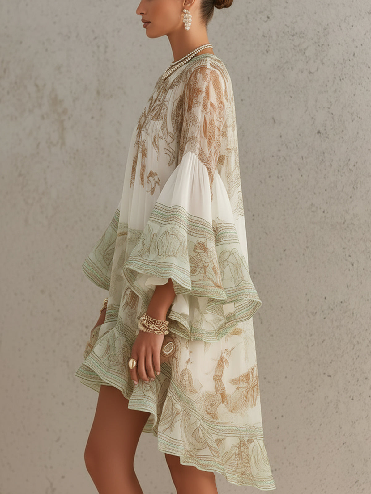 Rosalie | Robe mini en mousseline avec manches volantées et ourlet à rayures vertes