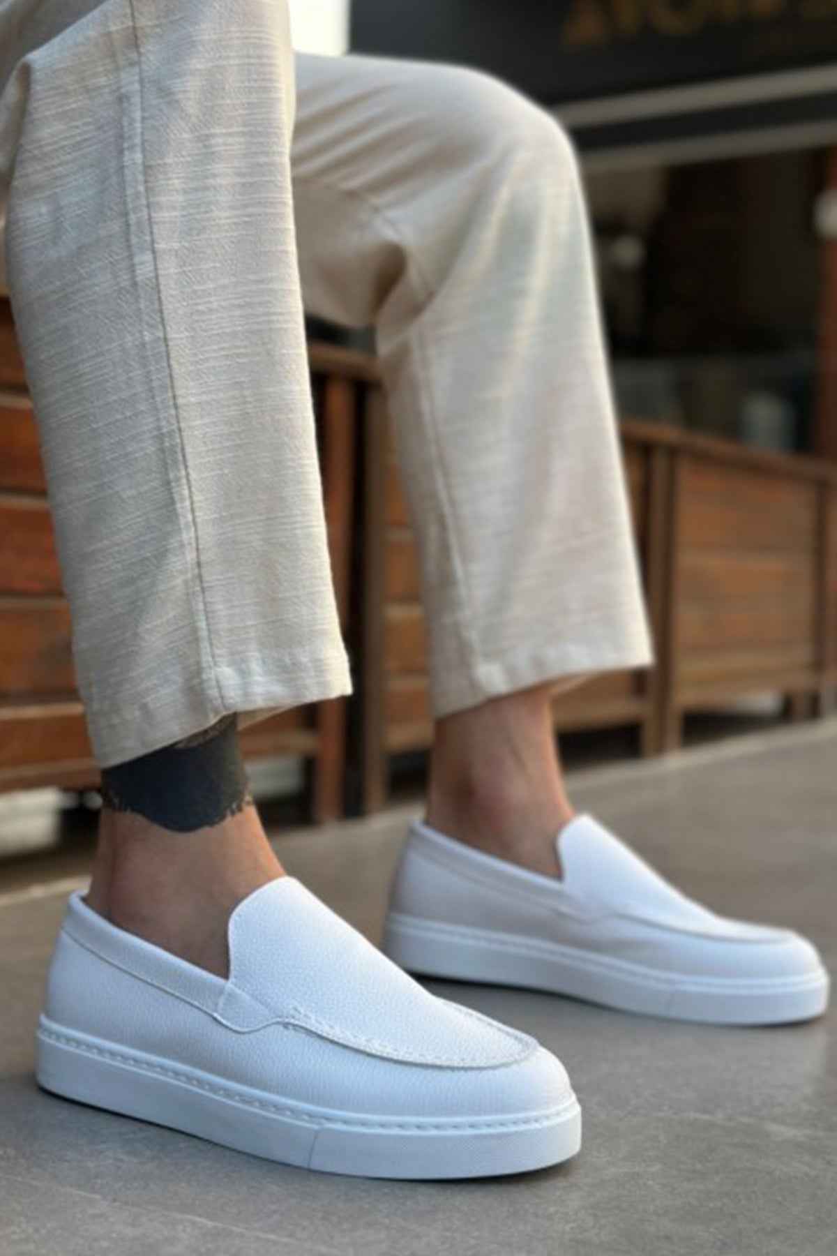 Mocassins descontraídos brancos para homem